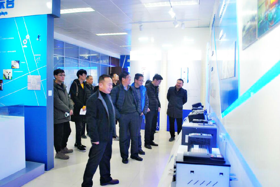 西馳電氣董事長宋濤、總經理徐革平陪同