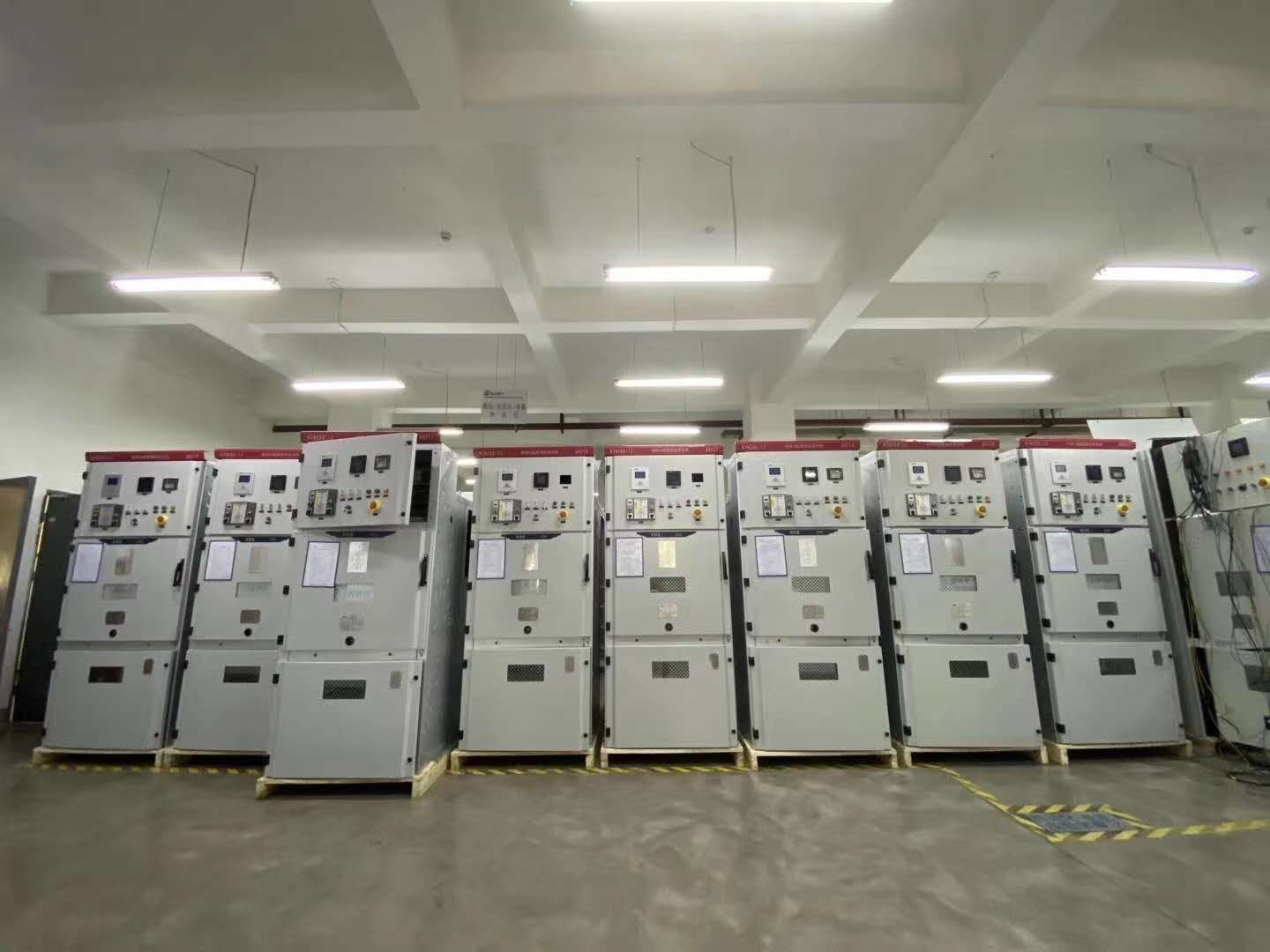 礦場、破碎機設備—高壓固態(tài)軟起動一體機(圖2)