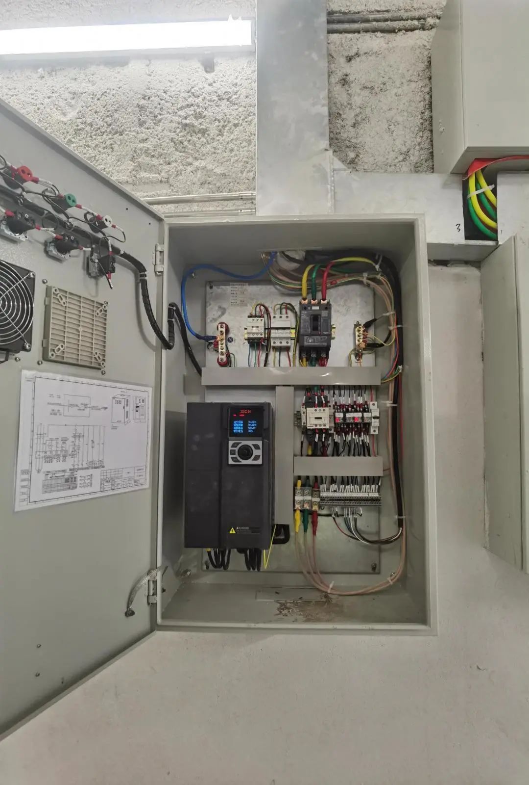 “三局造”「武商夢時代」中的西馳變頻器(圖4) “三局造”「武商夢時代」中的西馳變頻器(圖4)